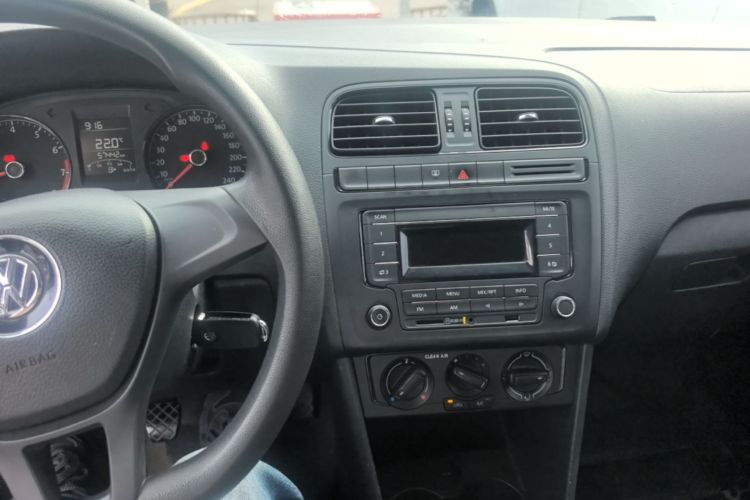 Volkswagen Polo 2016 car image #10