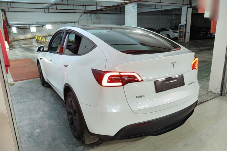 Tesla Model Y 2024 car image #5