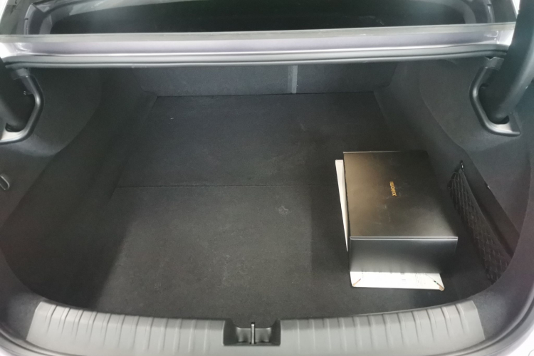 MI SU7 2025 immagine di auto #19