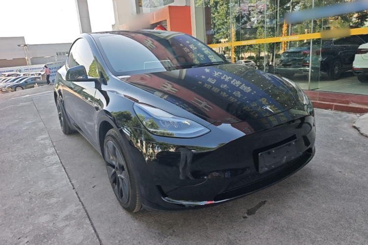 Tesla Model Y 2023 car image #4