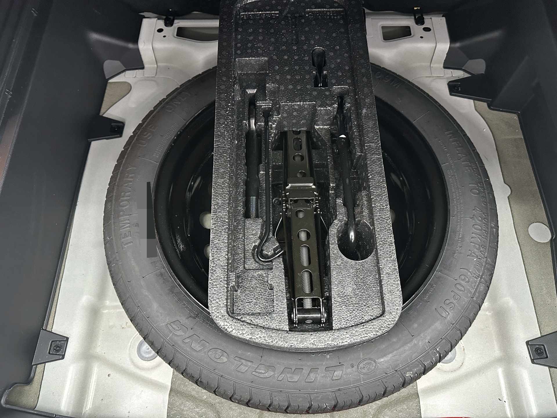 GEELY Vision X6 2023 car image #18