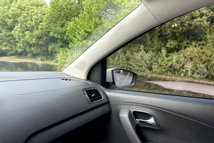 Volkswagen Polo 2015 #16 Volkswagen Polo 2015 car image #16