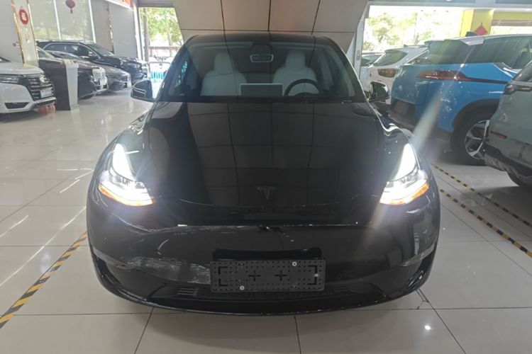 Tesla Model Y 2023 car image #3