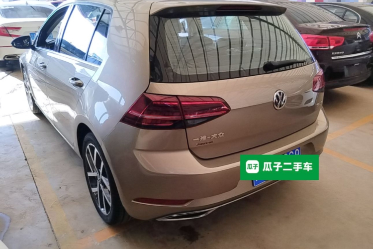 Volkswagen Golf 2018 car image #5