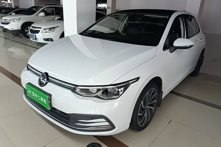 Volkswagen Golf 2021 car image #2