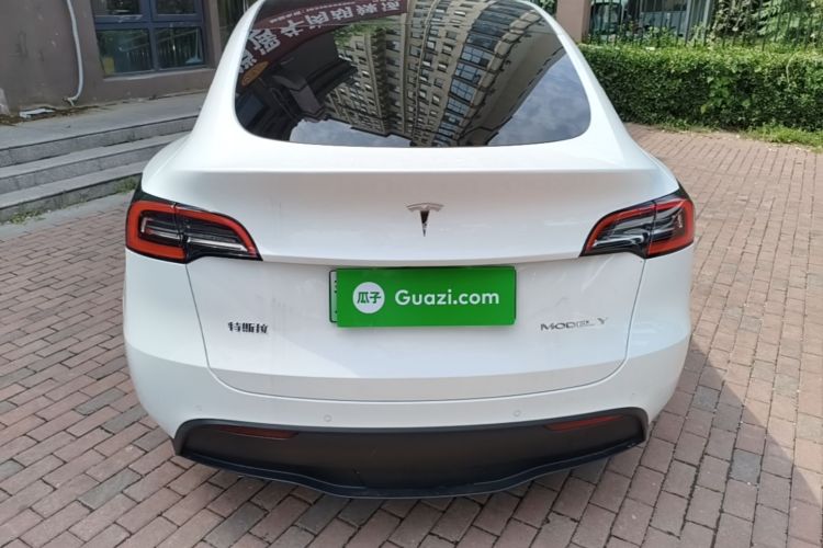 Tesla Model Y 2023 car image #6