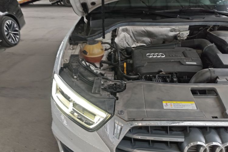 Audi Q3 2019 car image #23