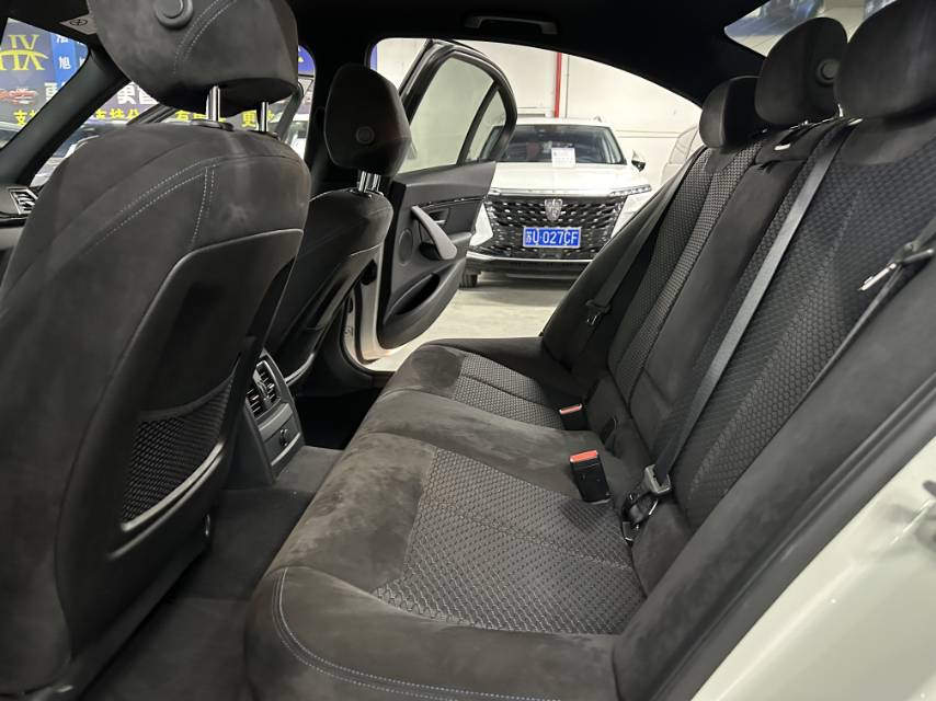 BMW 3 Series 2017 car image #11