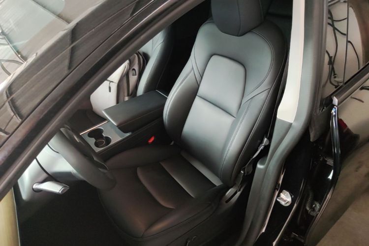 Tesla Model Y 2023 car image #15
