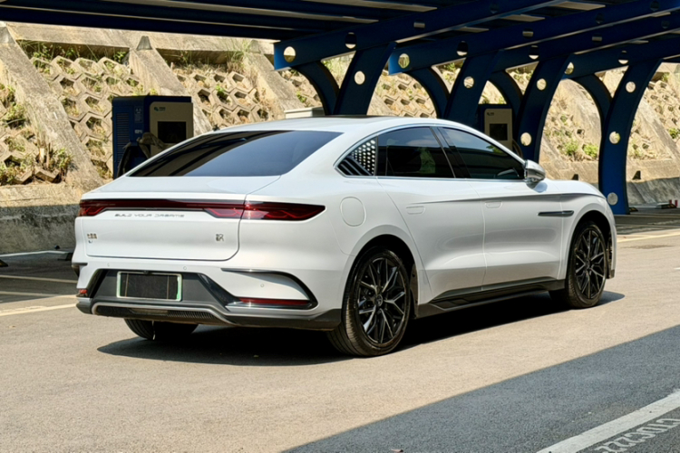 BYD Han 2024 imagen de coche #9