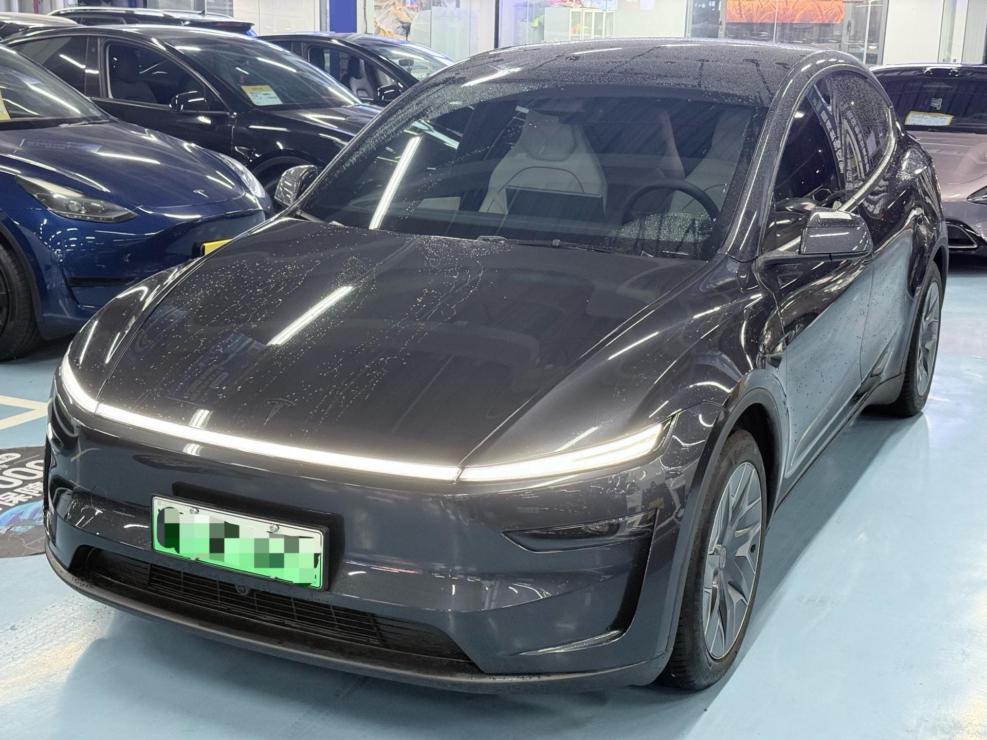 Tesla Model Y L 2025 Tesla Model Y L 2025 car image