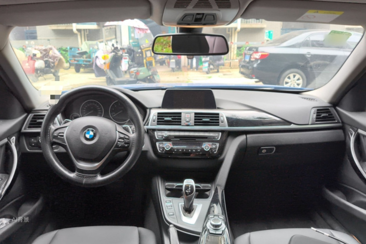 BMW 3 Series 2017 صورة سيارة #11