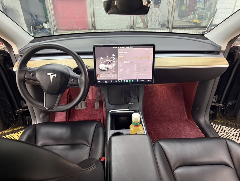 Tesla Model Y 2023 #4 Tesla Model Y 2023 car image #4