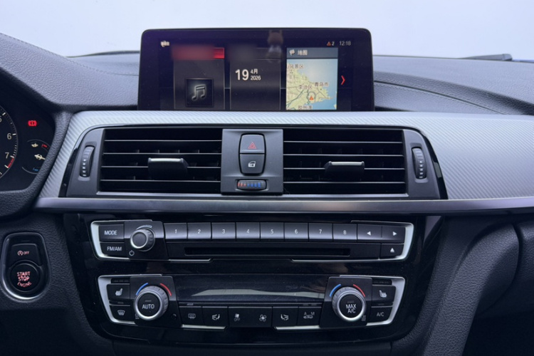 BMW 3 Series 2018 car image #23