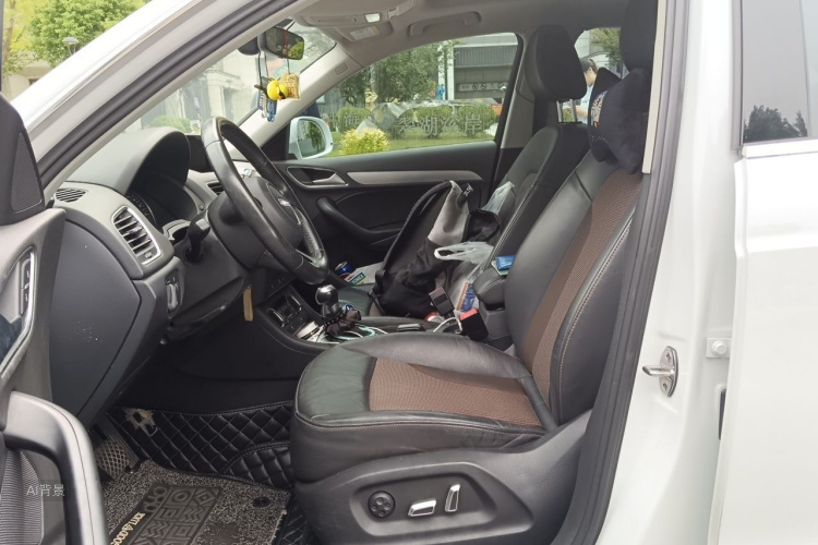Audi Q3 2017 car image #17