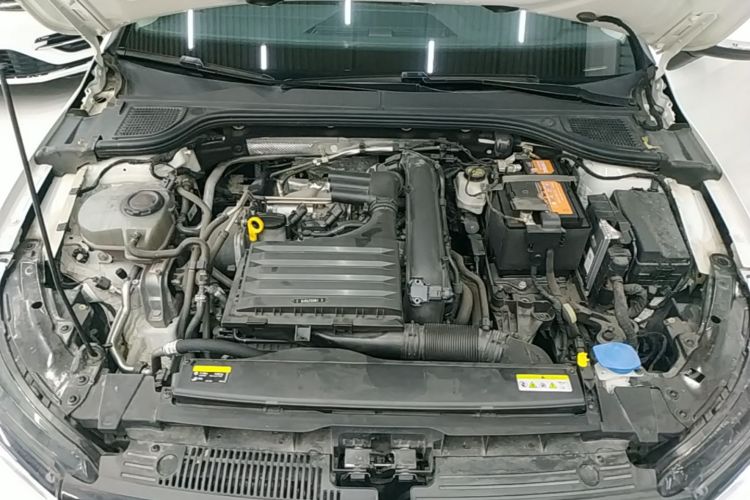 Volkswagen Golf 2022 car image #20