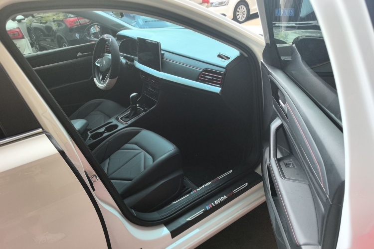 Volkswagen Lavida 2025 car image #12
