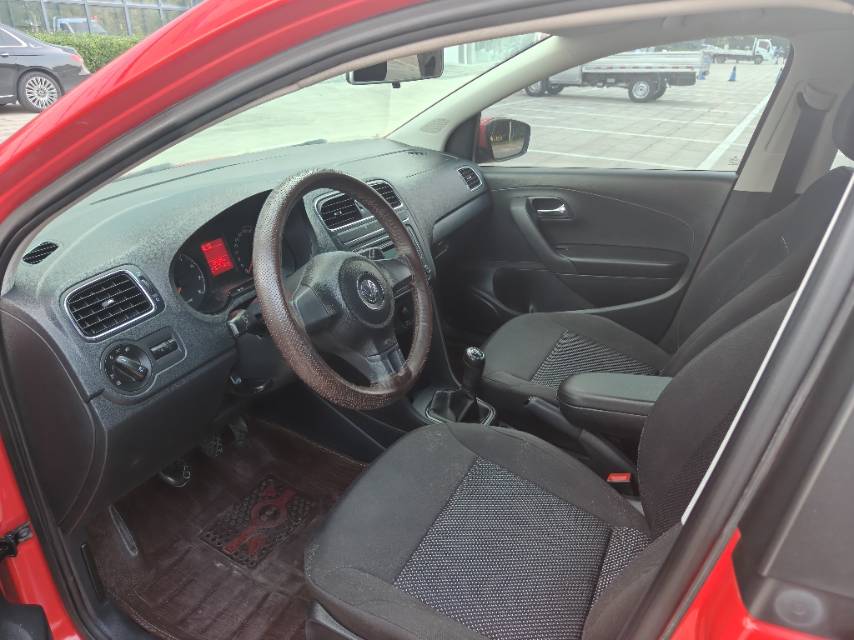 Volkswagen Polo 2012 car image #4