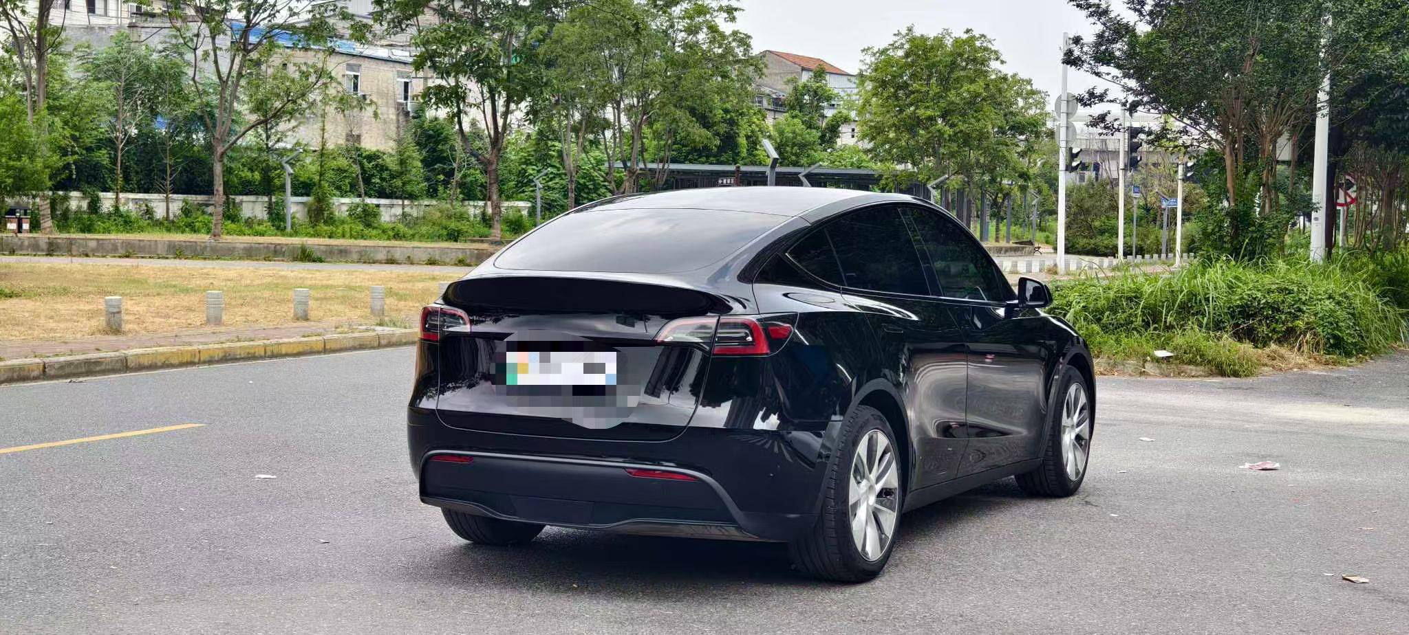Tesla Model Y 2022 car image #4