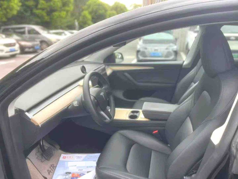 Tesla Model Y 2023 immagine di auto #4