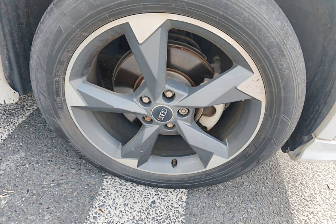 Audi Q3 2021 car image #9