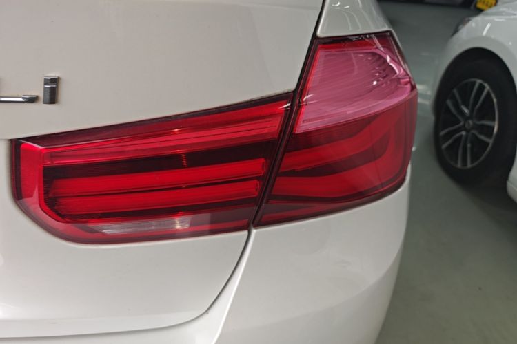 BMW 3 Series 2017 car image #8