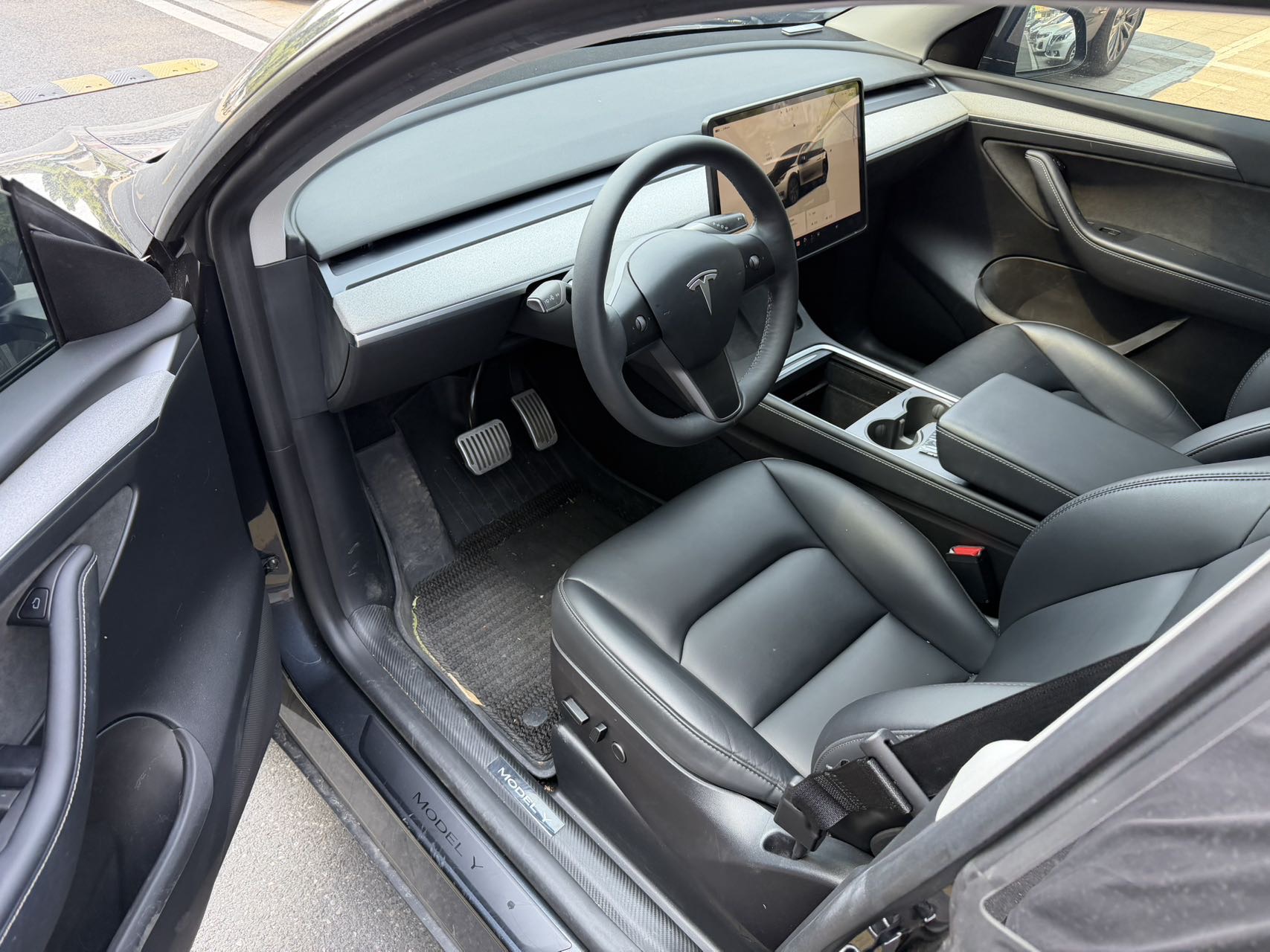 Tesla Model Y 2024 #5 Tesla Model Y 2024 car image #5