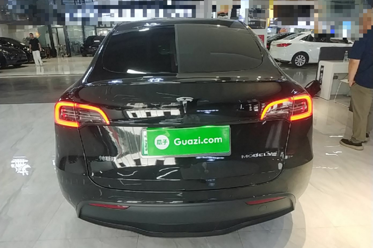 Tesla Model Y 2023 immagine di auto #6