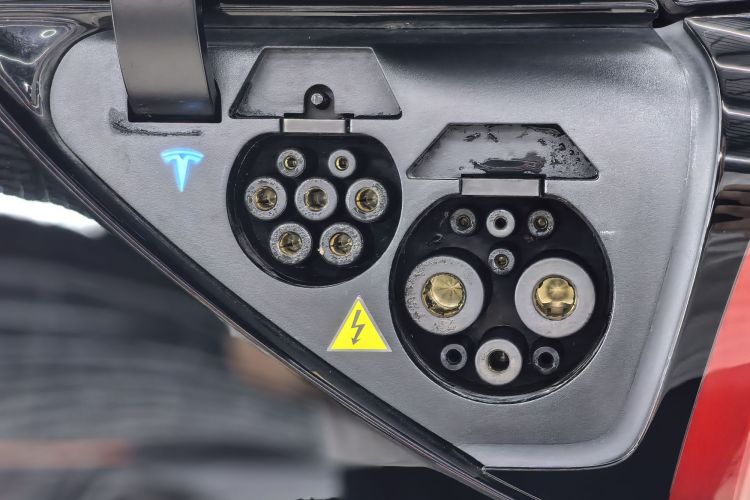 Tesla Model Y 2023 car image #28