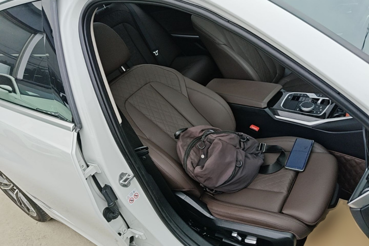 BMW 3 Series 2023 car image #21