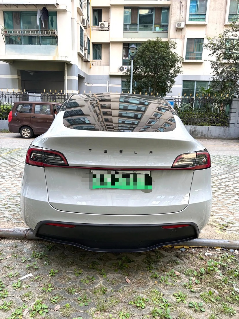 Tesla Model Y 2023 #8 Tesla Model Y 2023 car image #8