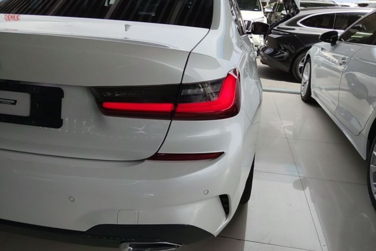 BMW 3 Series 2022 car image #8