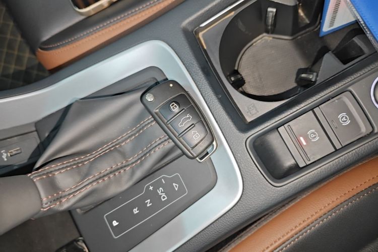 Audi Q3 2021 car image #9