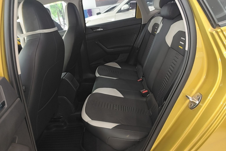 Volkswagen Polo 2019 car image #17