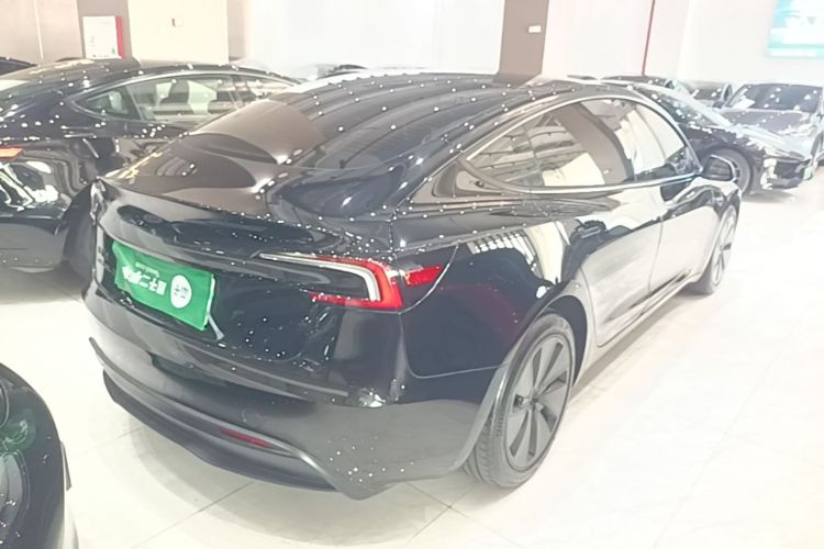 Tesla Model 3 2026 immagine di auto #7