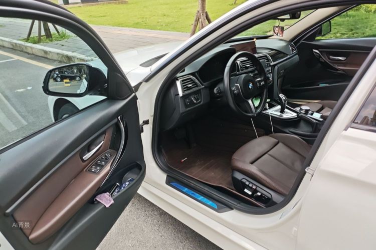 BMW 3 Series 2018 car image #18