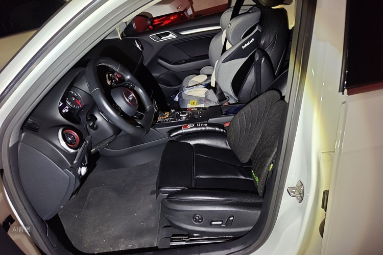 Audi A3 2017 car image #17