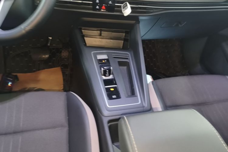 Volkswagen Golf 2023 car image #14
