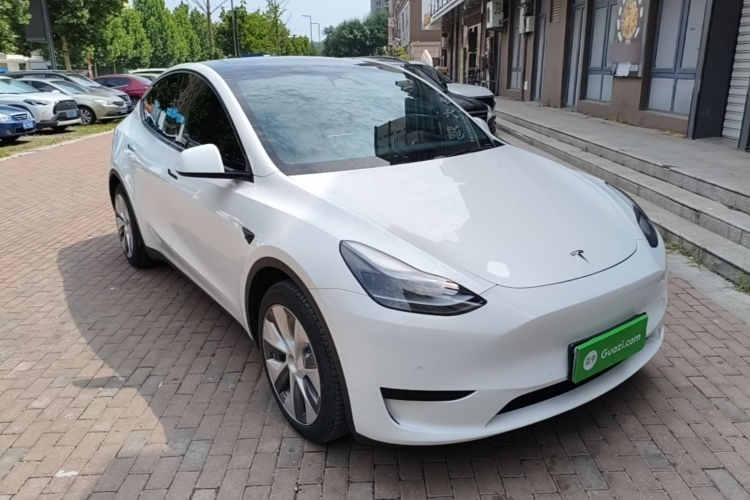 Tesla Model Y 2023 car image #4