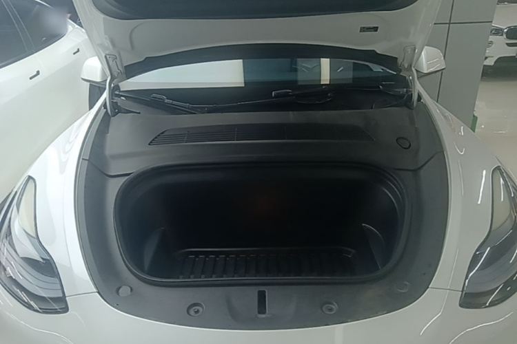 Tesla Model Y 2024 #20 Tesla Model Y 2024 car image #20