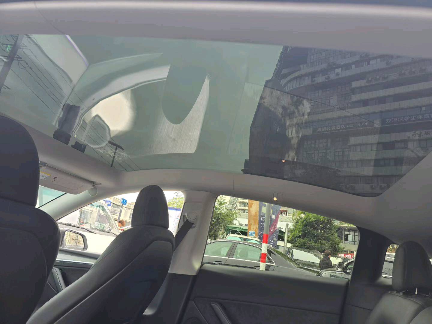 Tesla Model Y 2024 car image #9