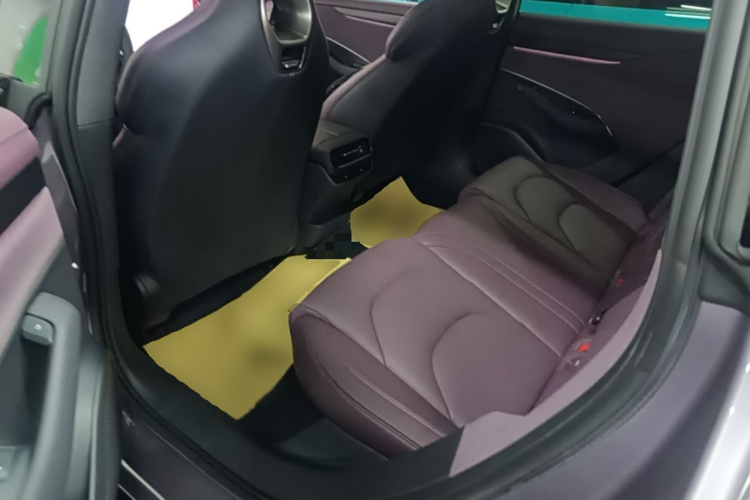 MI SU7 2024 immagine di auto #13