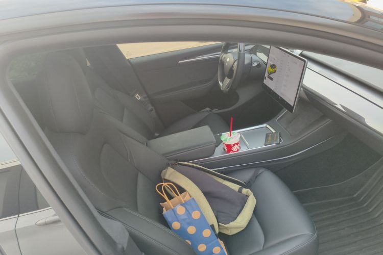 Tesla Model Y 2021 car image #27