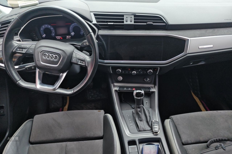 Audi Q3 2020 car image #11