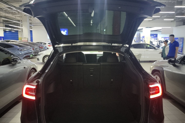 Tesla Model Y 2024 #19 Tesla Model Y 2024 car image #19