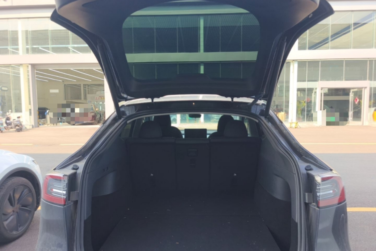 Tesla Model Y 2024 car image #19