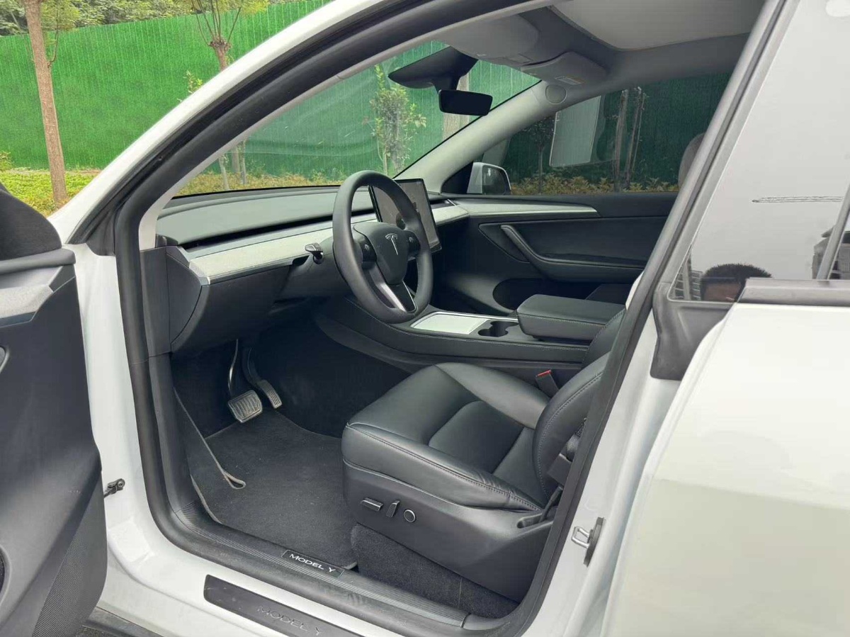 Tesla Model Y 2024 #2 Tesla Model Y 2024 car image #2