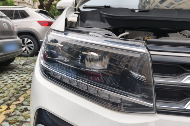 Volkswagen T-Cross 2021 car image #8