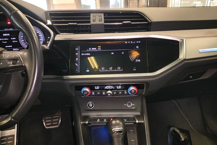 Audi Q3 2024 car image #13