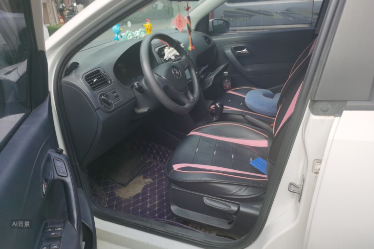 Volkswagen Polo 2015 car image #17